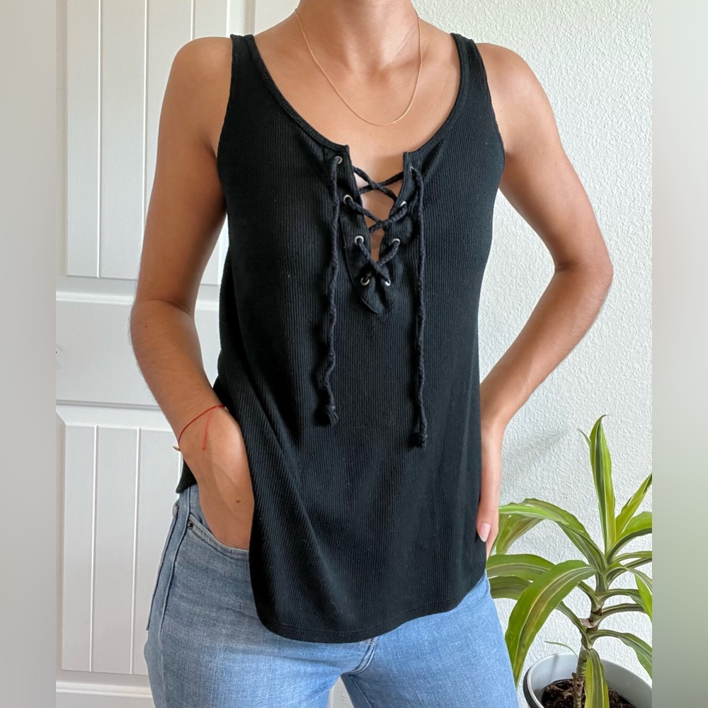 A & F - Black Front Lace-Up V-Neck Tank Top